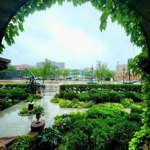 Meet your Posher, Sharon